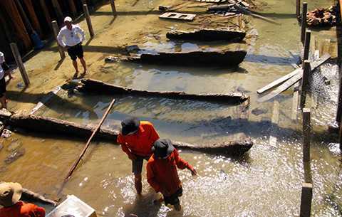 Quảng Ngãi: Ngư dân lại đổ xô lặn tìm cổ vật ở tàu cổ