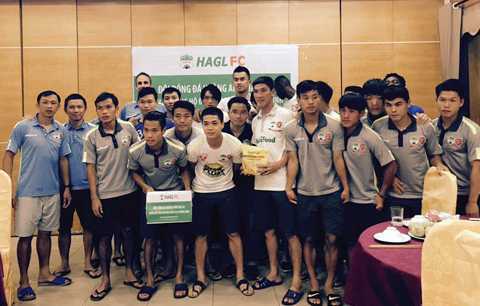 HAGL quyên góp ủng hộ đồng bào lũ lụt ở Quảng Ninh