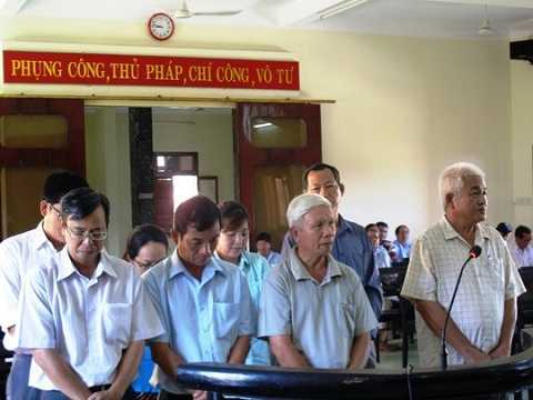 Giám đốc cảng Vũng Rô tuồn hàng trăm tỷ đồng cho công ty riêng