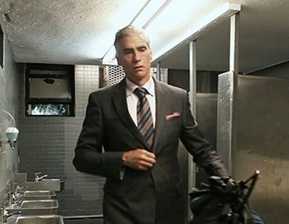 'Quý ông' vô gia cư bám trụ làng mẫu khiến giới thời trang ngỡ ngàng