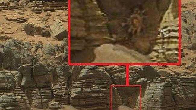 NASA gây xôn xao khi công bố ảnh vật thể lạ giống cua trên sao Hỏa