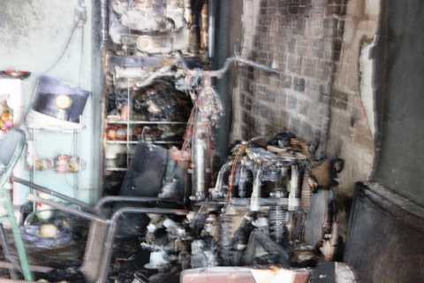 Lửa thiêu rụi căn nhà khóa trái cửa ở TP.HCM