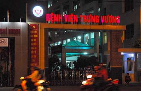 Cầm mã tấu ‘đại náo’ bệnh viện Trưng Vương