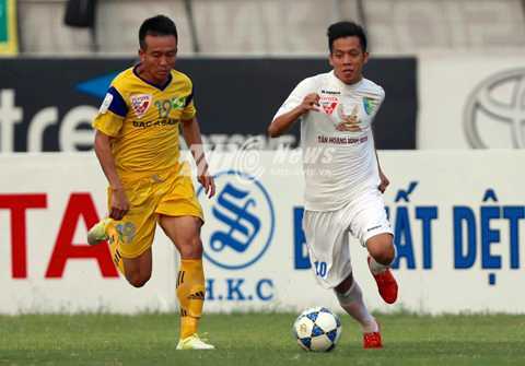 HAGL suýt thua chung kết ngược, Hà Nội T&T hạ gục SLNA