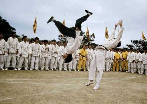 Clip: Xem lại pha cận chiến thể hiện tốc độ phi thường của Lý Tiểu Long