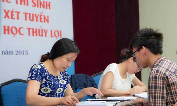 Trăm kiểu công bố danh sách xét tuyển, thí sinh hoang mang