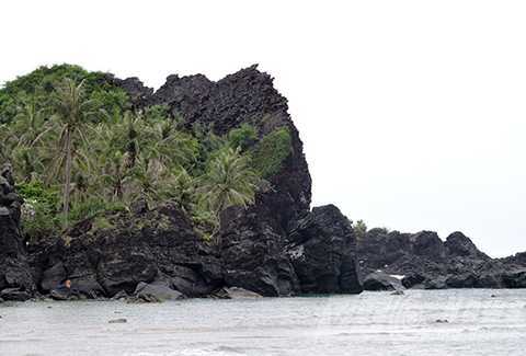 Bí ẩn hang Kẻ Cướp giấu vàng trên đảo Bé