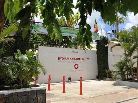 Hàng trăm công nhân bị bắt tìm kim cương: Công an, lãnh đạo công ty nói gì?