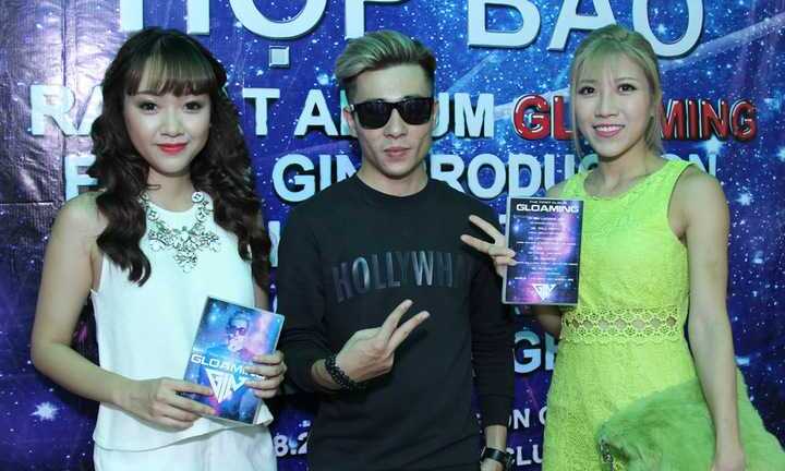 Trang Pháp tóc vàng lạ lẫm khoe eo thon