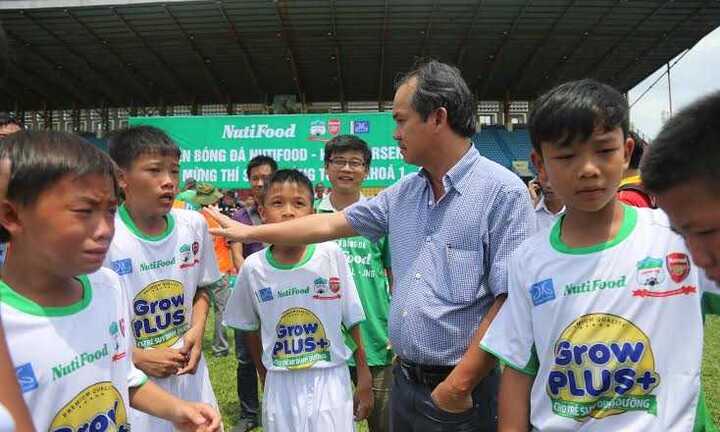 Bầu Đức tuyển tài năng từ học viện Nutifood HAGL Arsenal JMG