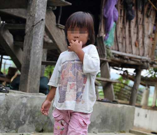 Người đàn bà 8 lần vượt cạn bên suối