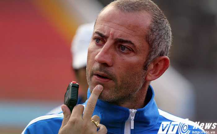 HAGL sa thải HLV Guillaume Graechen