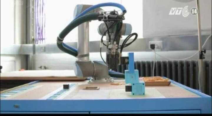 Xuất hiện robot biết đẻ con và tự tiến hóa