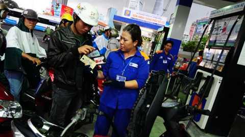 Giá xăng sắp giảm mạnh?