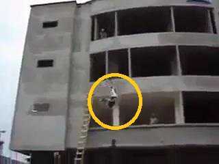 Clip: Choáng với phong cách chuyển vữa như ‘Người Nhện’