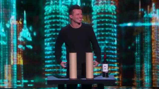 Màn ảo thuật với chai và ly hay không tưởng