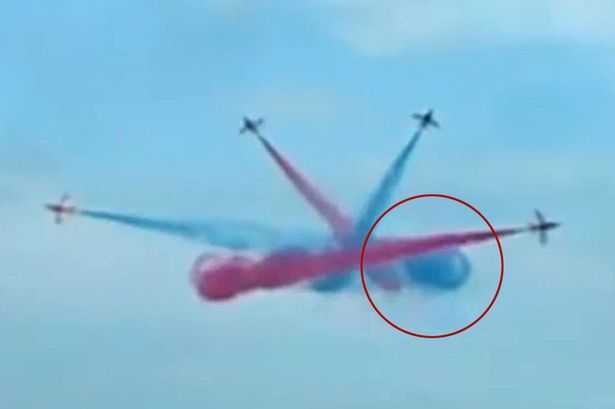 Khuôn mặt Chúa Jesus xuất hiện trong màn trình diễn ngoạn mục của phi đội Red Arrows?