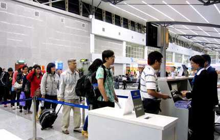 Dùng tên người khác mua vé, bị 'lật tẩy' tại sân bay Nội Bài