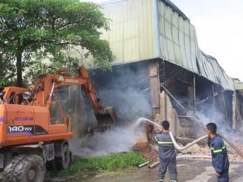 Cháy nhà kho ở Bắc Ninh, 300 tỷ đồng 'bốc hơi'