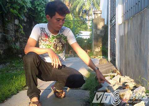 Nam thanh niên bị 2 anh em côn đồ truy sát trong ngõ cụt