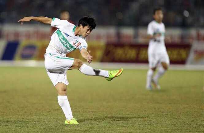 Công Phượng xóa cơn hạn bàn thắng, gỡ hòa 1-1 cho HAGL