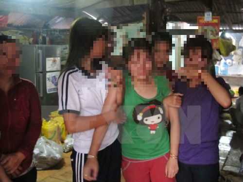 Hàng xóm dùng rựa truy sát 3 người trong gia đình