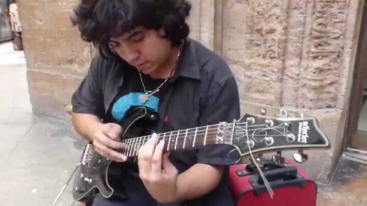 Clip: Thán phục ‘thánh’ gảy guitar với ‘tốc độ ánh sáng’