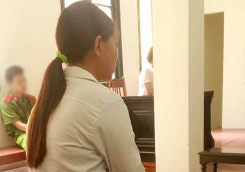 Thiếu phụ khóc ngất bên xác người cha của 4 đứa trẻ