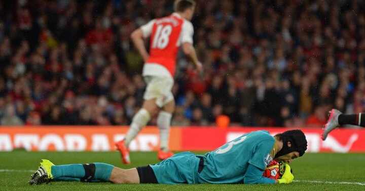 Petr Cech tỏa sáng, Arsenal cầm hòa Liverpool