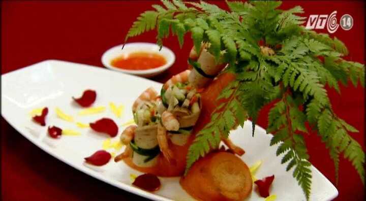 Độc lạ món gỏi bó củi hành hương