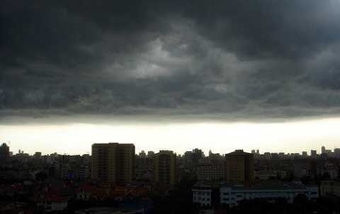 Hà Nội có mưa dông, miền Bắc chuyển mát