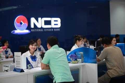 NCB tặng quà tri ân mọi khách hàng đến giao dịch