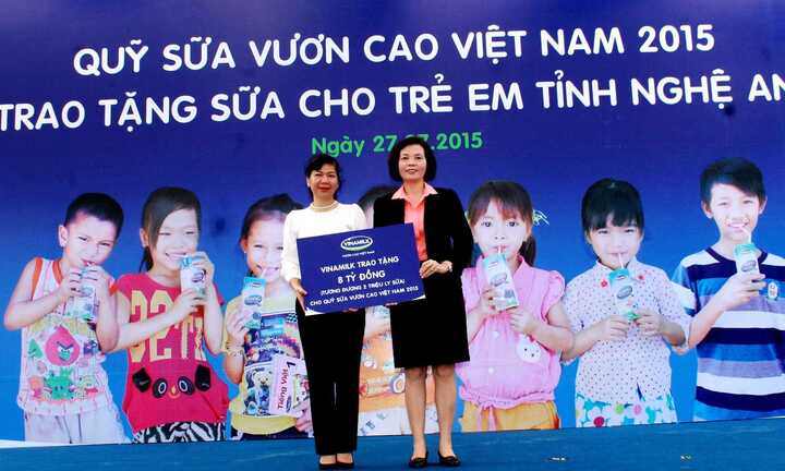 Vinamilk dành 8 tỷ đồng cho Quỹ sữa 'Vươn Cao Việt Nam'