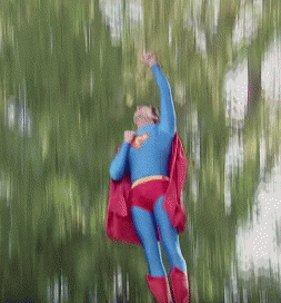 Video: ‘Siêu nhân’ bay vun vút trên phố khiến người dân choáng váng