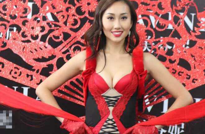 Hoa hậu Hoàn vũ Trung Quốc 2015 bị chỉ trích vì đạo nhái