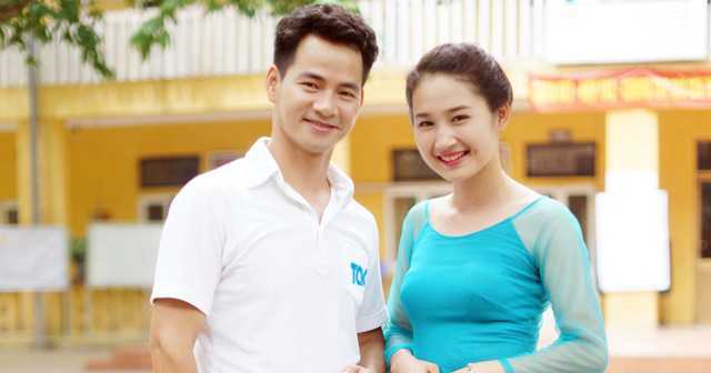 Xuân Bắc tình tứ bên cô giáo hotgirl