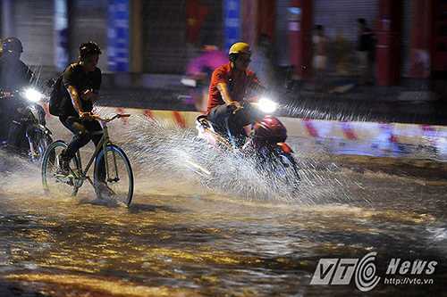 Hôm nay, Hà Nội tiếp tục có mưa to, giông tố