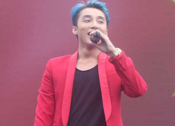 Sơn Tùng MTP 'cháy' hết mình cùng 15.000 sinh viên trong 'Tôi yêu Tổ quốc tôi'