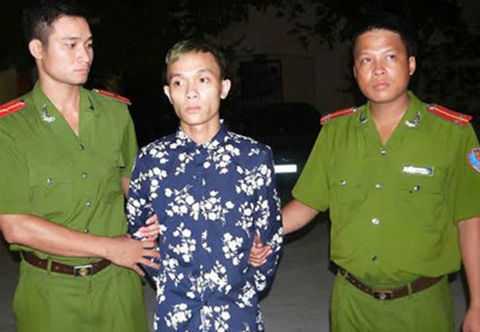 Cuộc vây ráp kẻ trốn truy nã 'ôm' 94 bánh heroin