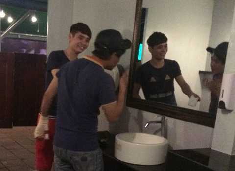 'Giang hồ' bắn nhau trong đêm, dân hoảng loạn tháo chạy