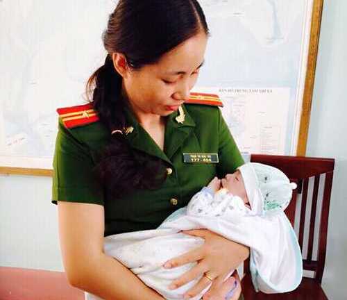 Bắt 5 kẻ mua bán trẻ sơ sinh qua biên giới sang Trung Quốc