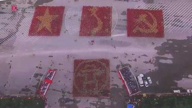 Video: 12.000 người xếp hình khối bản đồ Việt Nam, cờ Tổ quốc