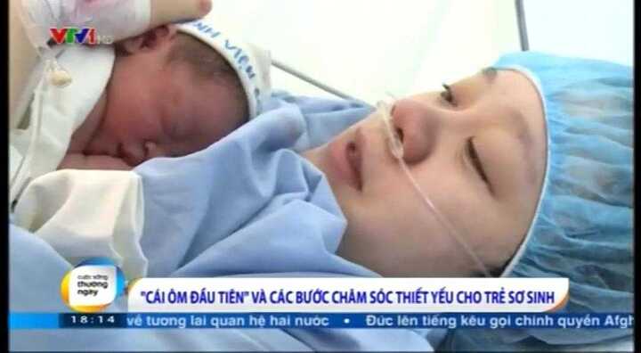 Cái ôm đầu tiên - Bước chăm sóc thiết yếu cho trẻ sơ sinh