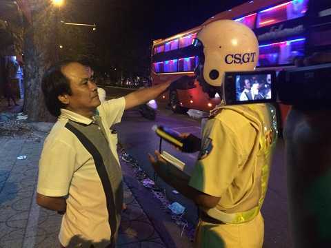 Say rượu 'quậy' CSGT, Cảnh sát cơ động