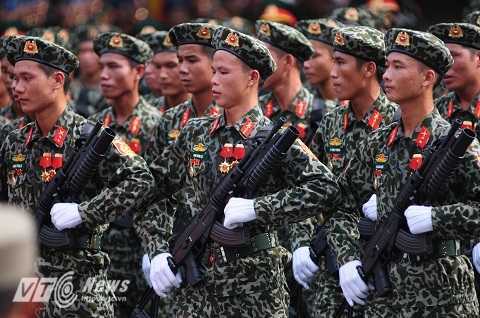 Khám phá sức mạnh súng cá nhân của lực lượng đổ bộ đường không