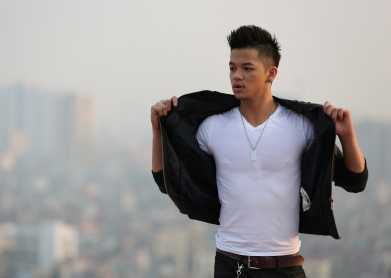 Trọng Hiếu mang câu chuyện của mình vào MV 'Con đường tôi'