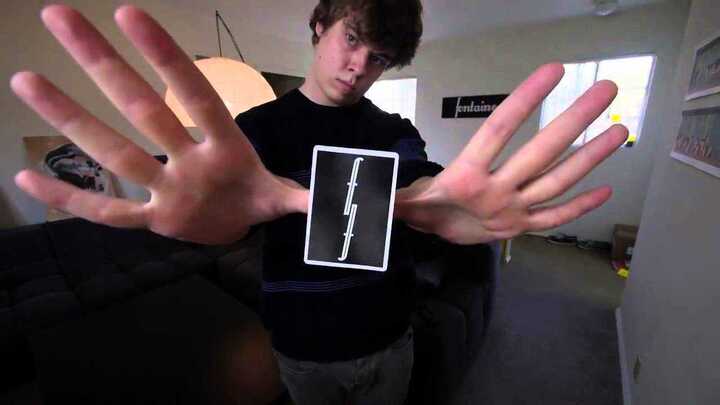 Video: Tròn mắt xem ảo thuật lôi cuốn với lá bài