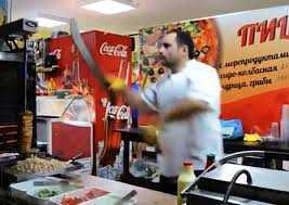 Clip: Tròn mắt xem thợ làm bánh mì kẹp với tốc độ 'ánh sáng'