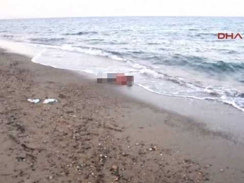 Hình ảnh bé trai Syria dạt bờ biển: Nhiếp ảnh gia 'sốc' cứng đờ người khi chứng kiến