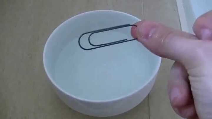 Video: Thí nghiệm thả kẹp giấy vào nước nóng và kết quả không tin nổi